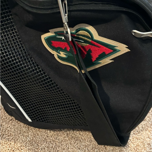 Mn wild duffle bag. - Picture 1 of 3